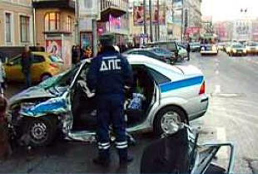Пьяный полицейский устроил аварию на юге г. Москвы